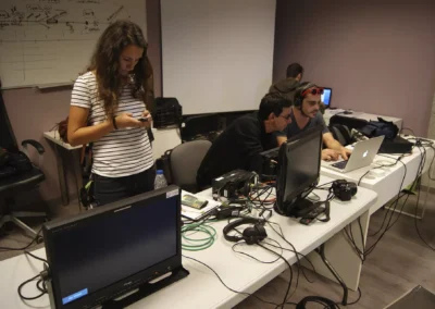 Parte del equipo de rodaje de "Garantía Personal" ha montado su oficina particular