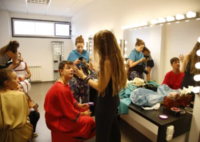 El equipo de Maquillaje y Peluquería del cortometraje no para de preparar romanos